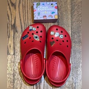 ❤️NYC Exclusive Crocs w/Gibbitz🐶